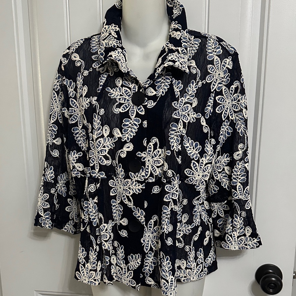 Nwots Damee, Inc Navy Off white Jacket Small
